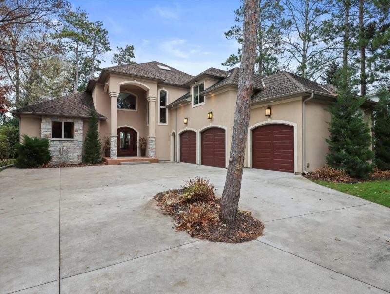 Silver Lake Estate